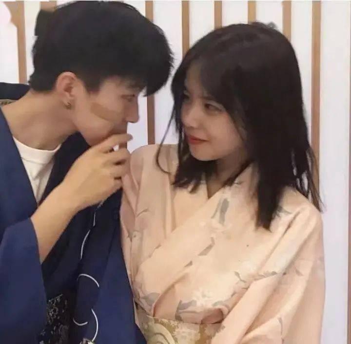发现热门话题,尽在男人在演唱会向女友求婚好吗?红迪网!